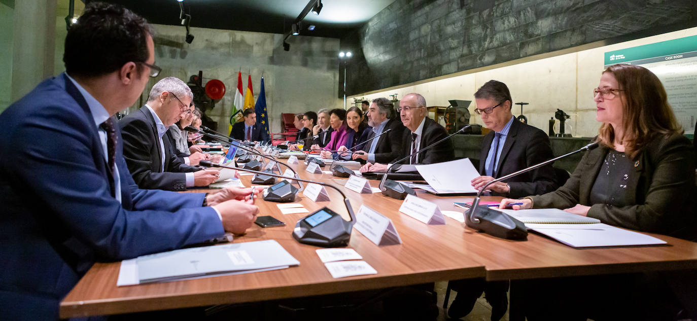 Fotos: Pedro Sánchez y 12 ministros afrontan en Logroño el reto demográfico