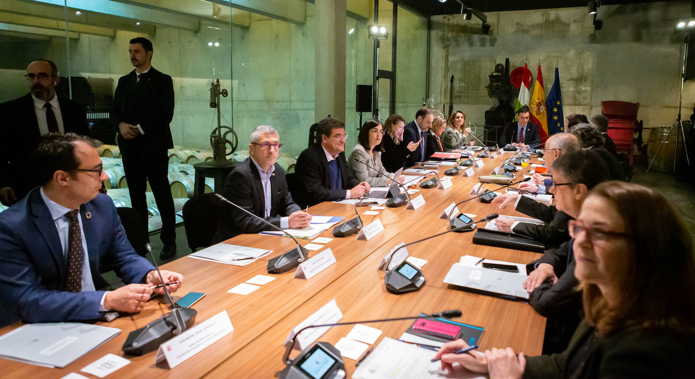 Fotos: Pedro Sánchez y 12 ministros afrontan en Logroño el reto demográfico