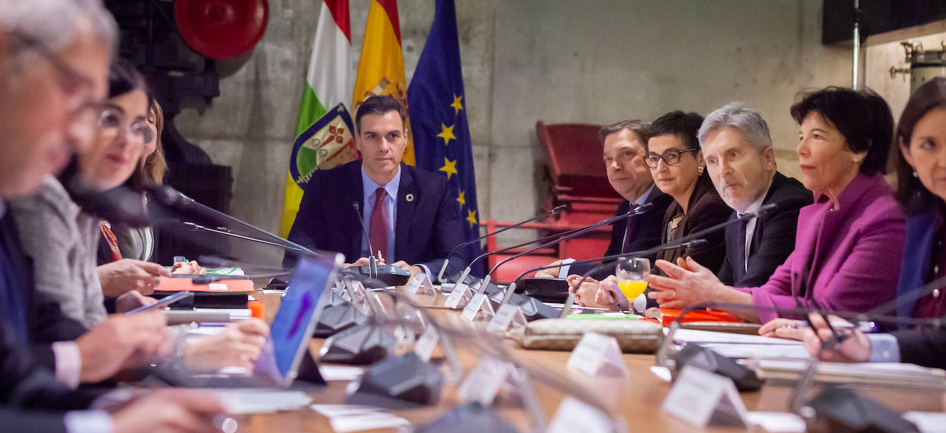 Fotos: Pedro Sánchez y 12 ministros afrontan en Logroño el reto demográfico