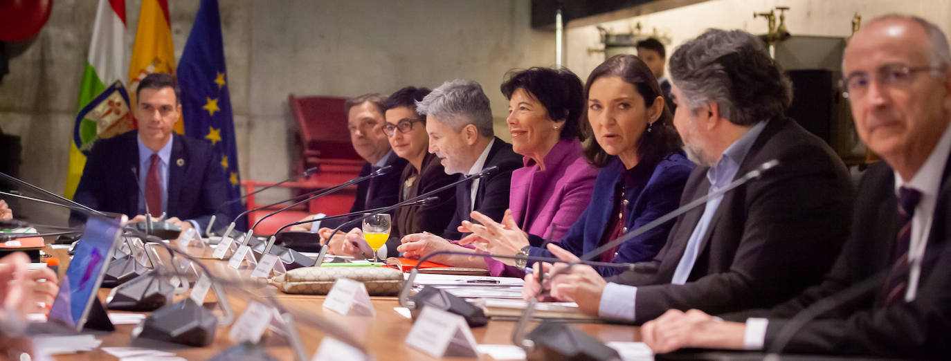 Fotos: Pedro Sánchez y 12 ministros afrontan en Logroño el reto demográfico