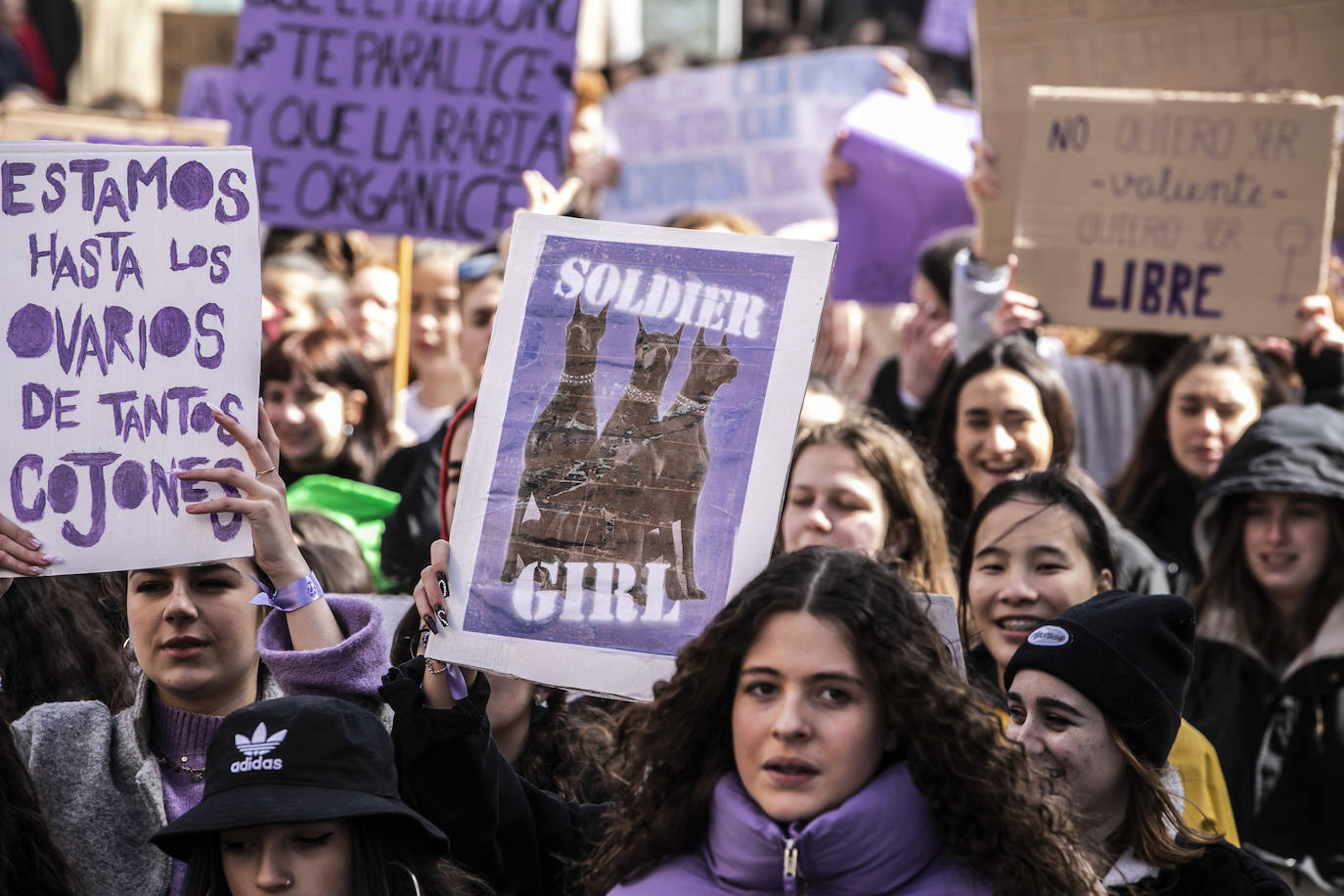 Fotos: 8M: Cientos de estudiantes se manifiestan para reinvidicar la igualdad en la educación