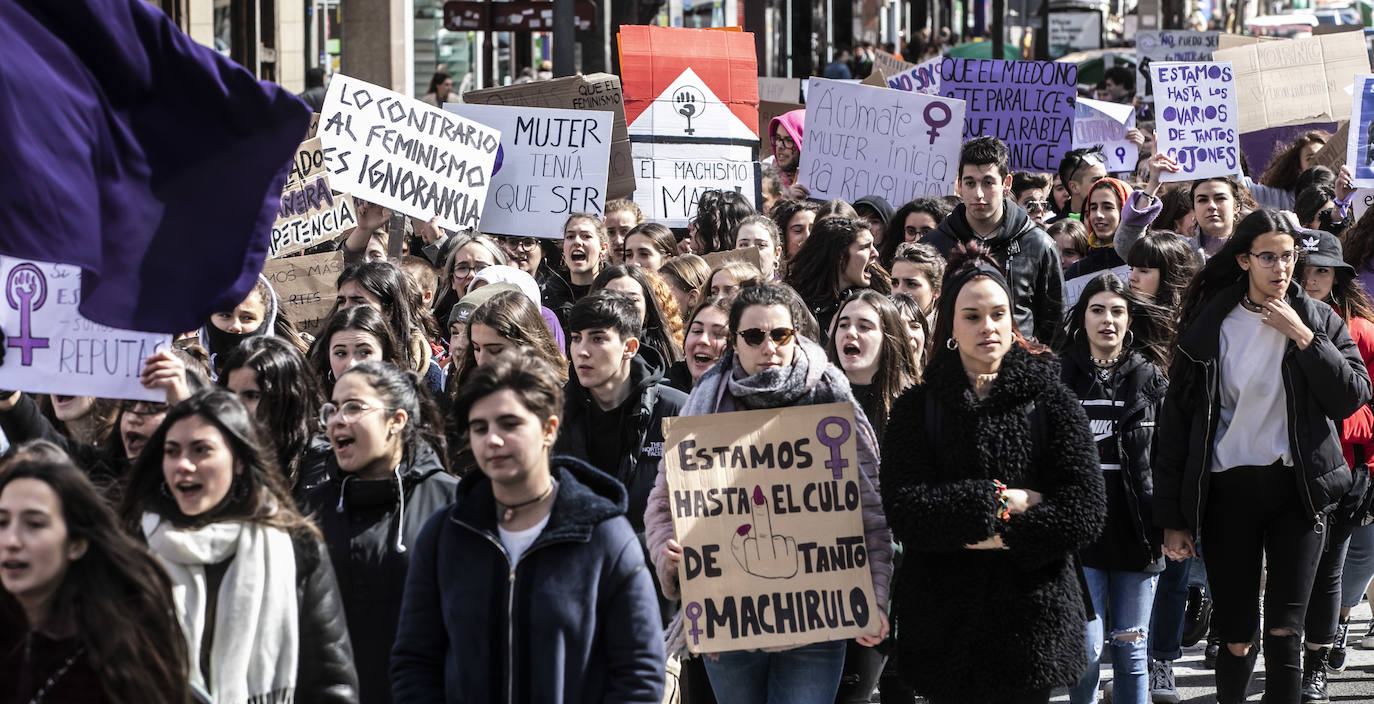 Fotos: 8M: Cientos de estudiantes se manifiestan para reinvidicar la igualdad en la educación