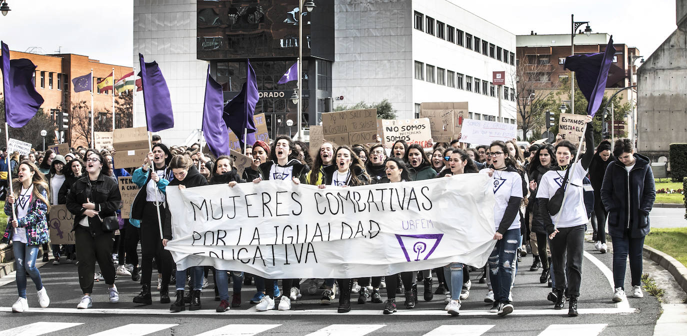 Fotos: 8M: Cientos de estudiantes se manifiestan para reinvidicar la igualdad en la educación