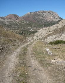 Imagen secundaria 2 - Monte Laturce desde un camino agrícola, puente sobre el Leza y tramo inicial de la subida a Zenzano 