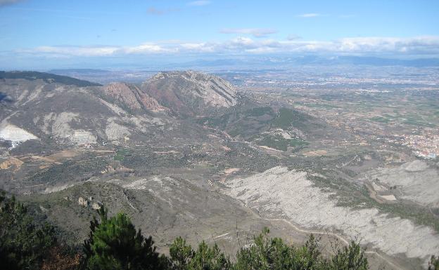 Imagen principal - Vista sobre el valle del Ebro y Ribafrecha, dolina de la Covacha y sendero que baja a Zenzano 