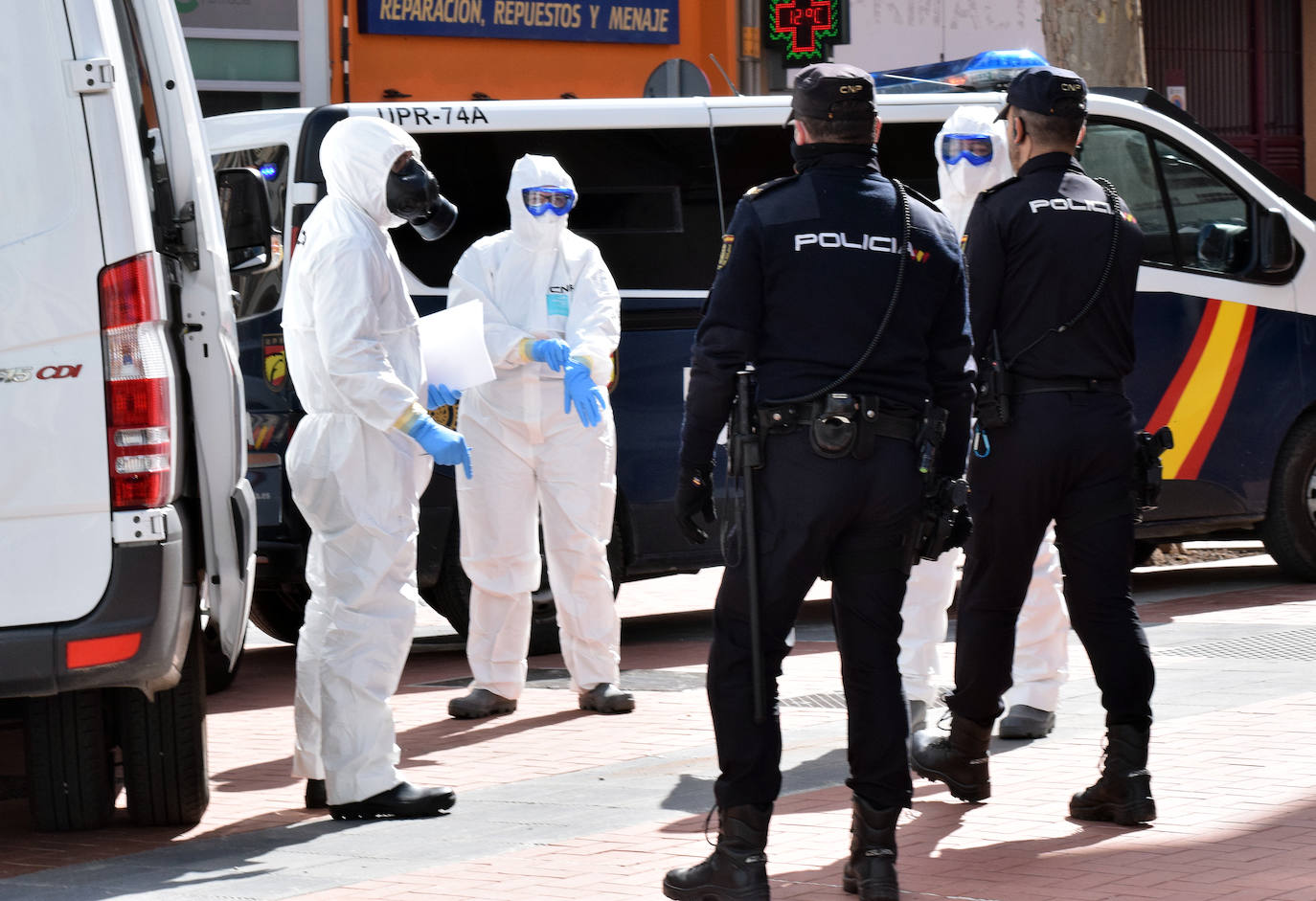 Fotos: La Policía entrega notificaciones en Logroño