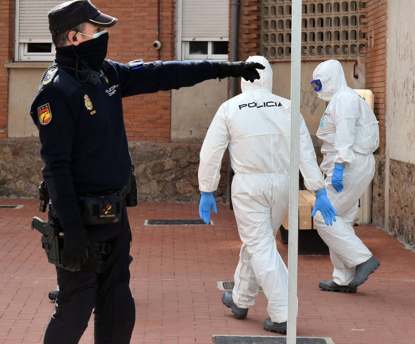 Fotos: La Policía entrega notificaciones en Logroño