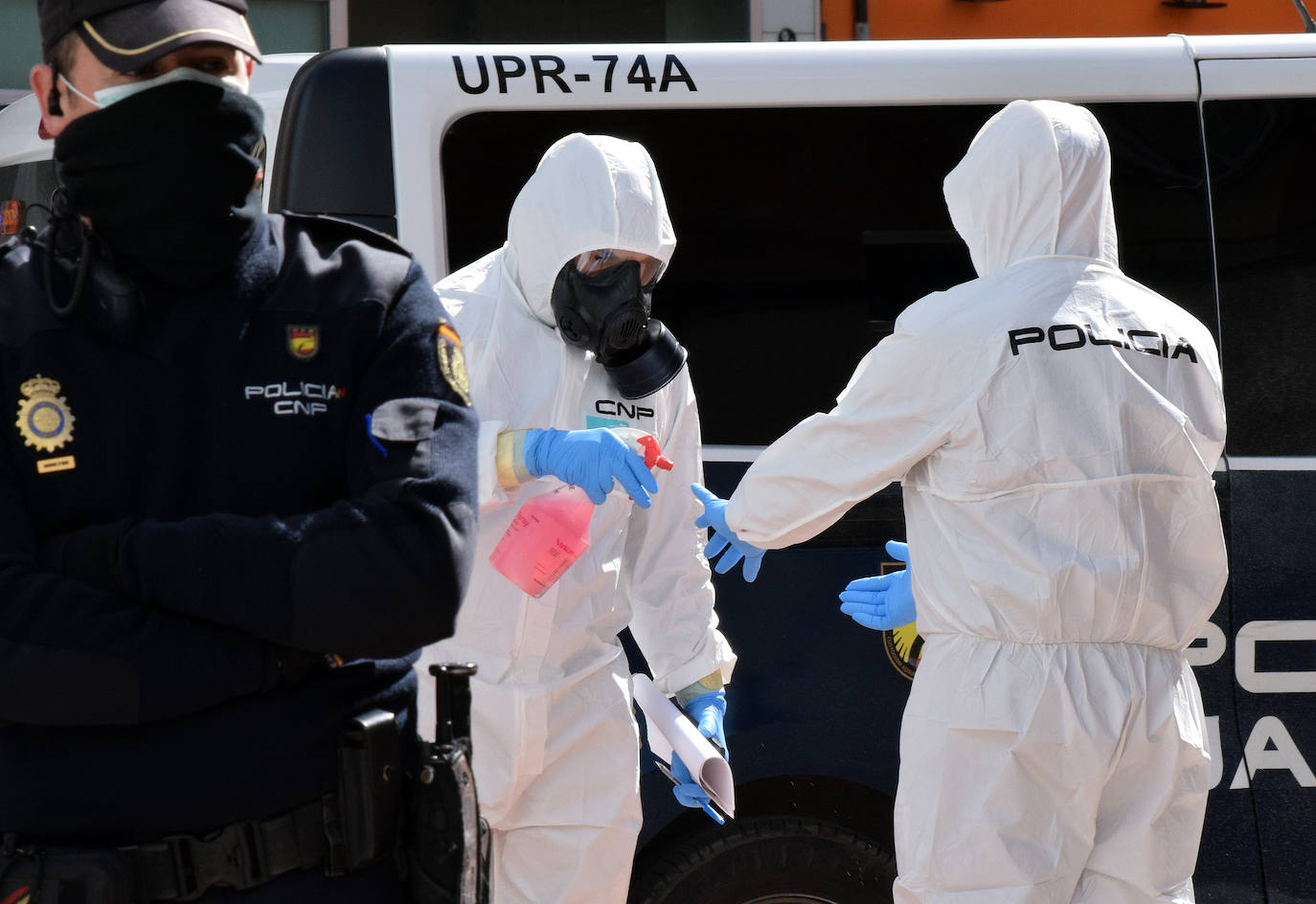 Fotos: La Policía entrega notificaciones en Logroño