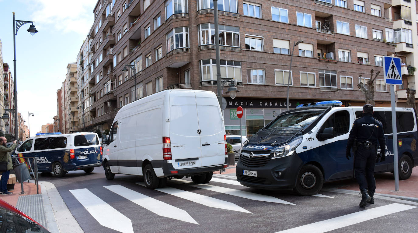 Fotos: La Policía entrega notificaciones en Logroño