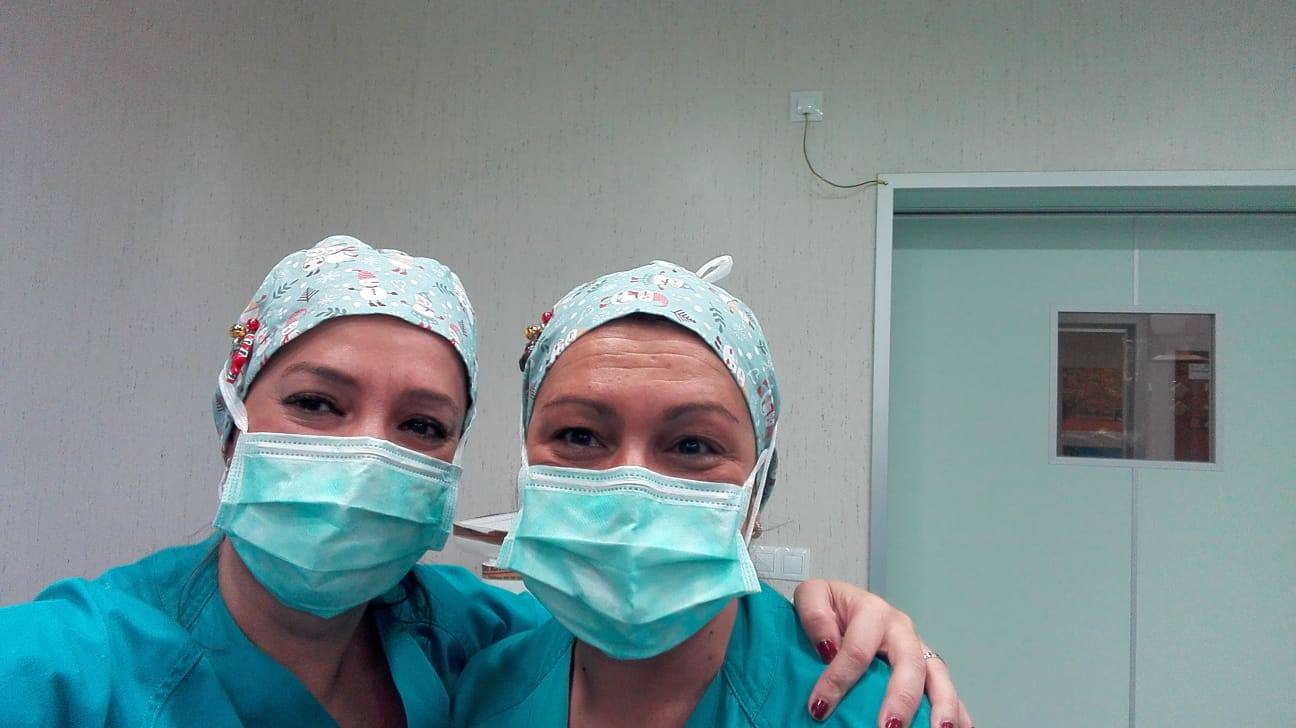 Laura Arjona y Esther Jadraque. Enfermeras en el quirófano de Urgencias del hospital San Pedro