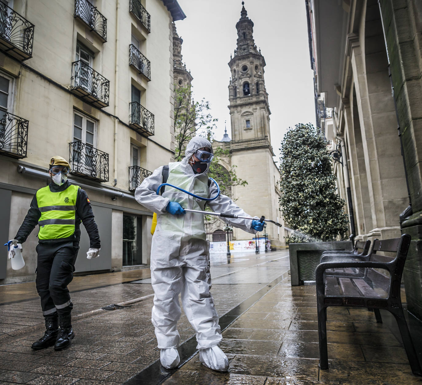 Fotos: La limpieza de la UME en Logroño