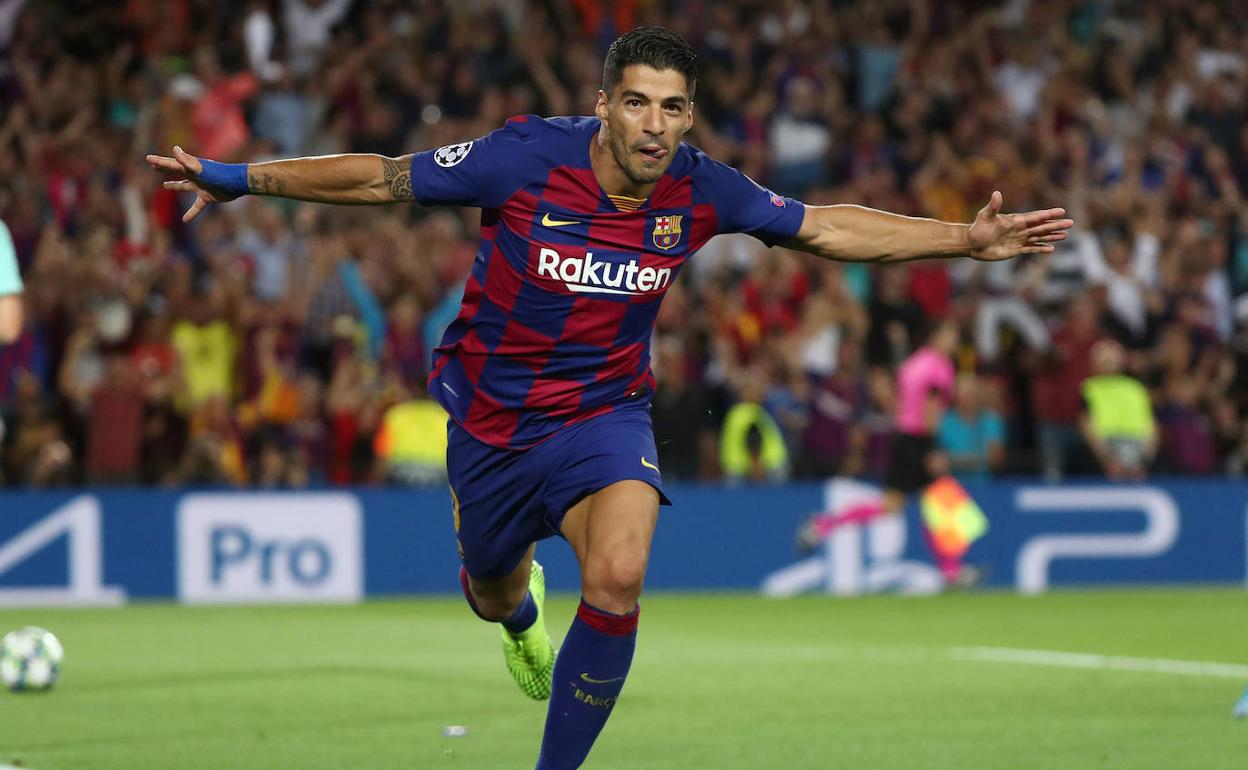 Luis Suárez, celebrando un gol con el Barça. 