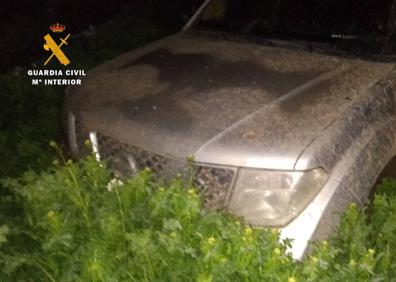 Imagen secundaria 1 - Un detalle del vehículo y localización del paraje. 