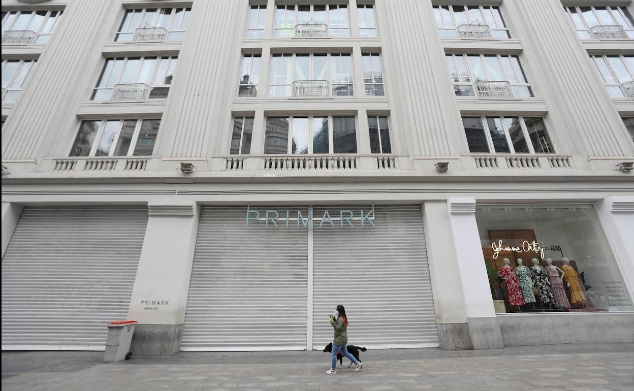 El local de Primark en la Gran Vía de Madrid, cerrado por el coronavirus.