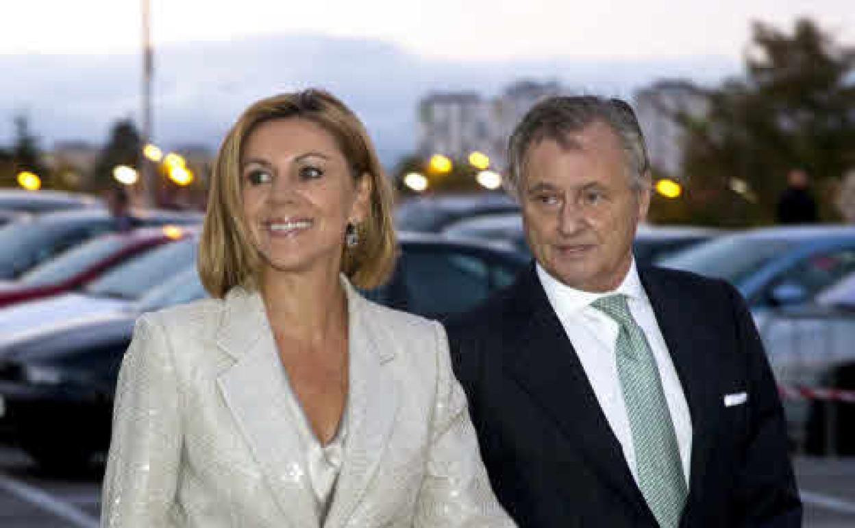 Mª Dolores de Cospedal, secretaria general del PP, y su marido, Ignacio López