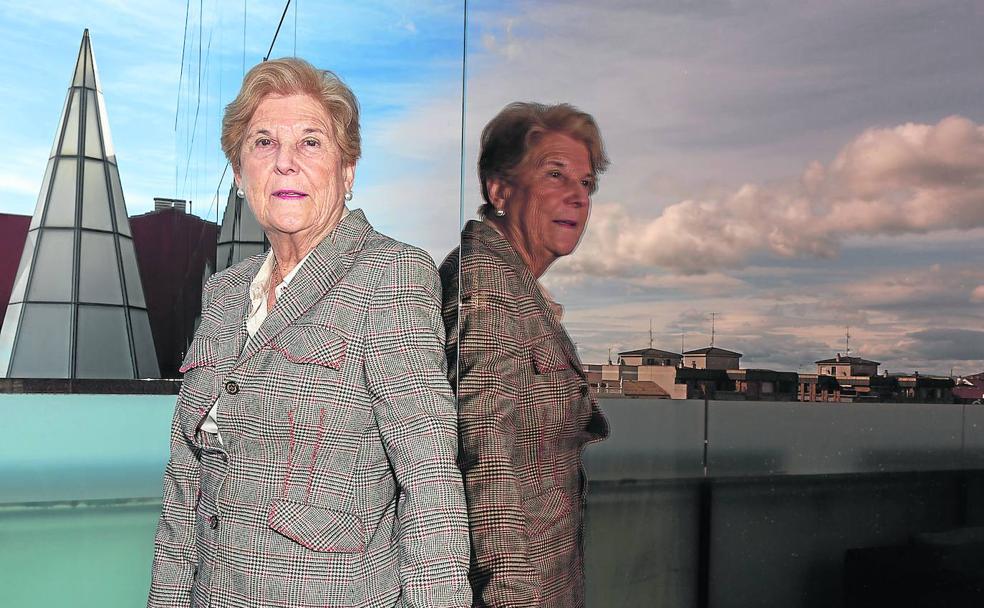 Josefa Yangüela, viuda desde hace treinta años del doctor José Ramón Muñoz, asesinado en Zaragoza por la banda terrorista Grapo. 