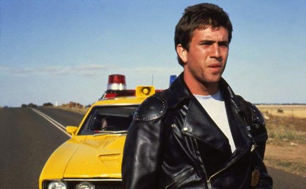 Un joven Mel Gibson en 'Mad Max: Salvajes de autopista'.