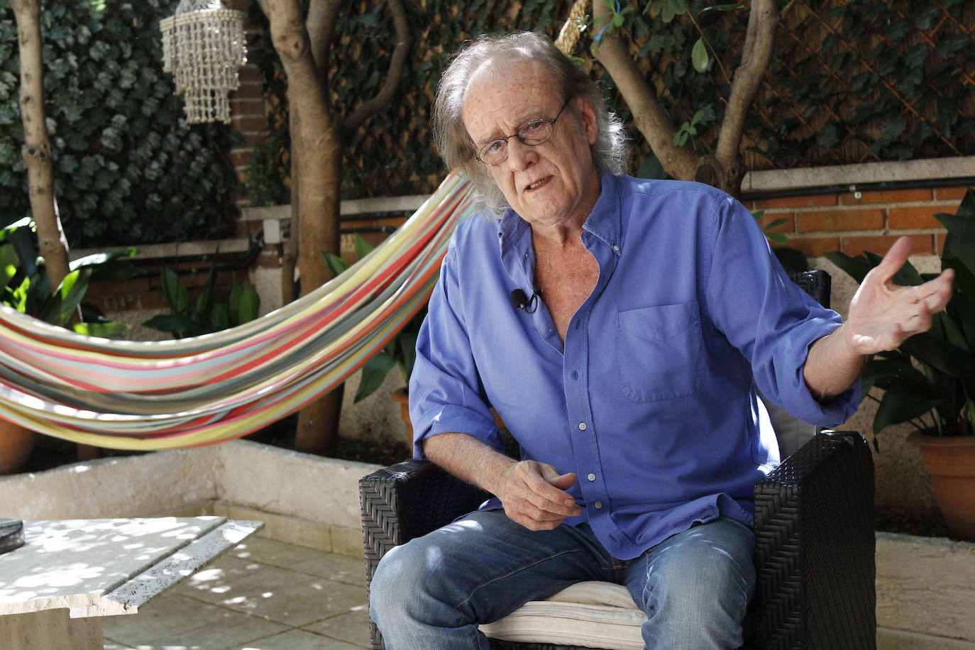 Luis Eduardo Aute, en su casa madrileña durante una entrevista en 2013.