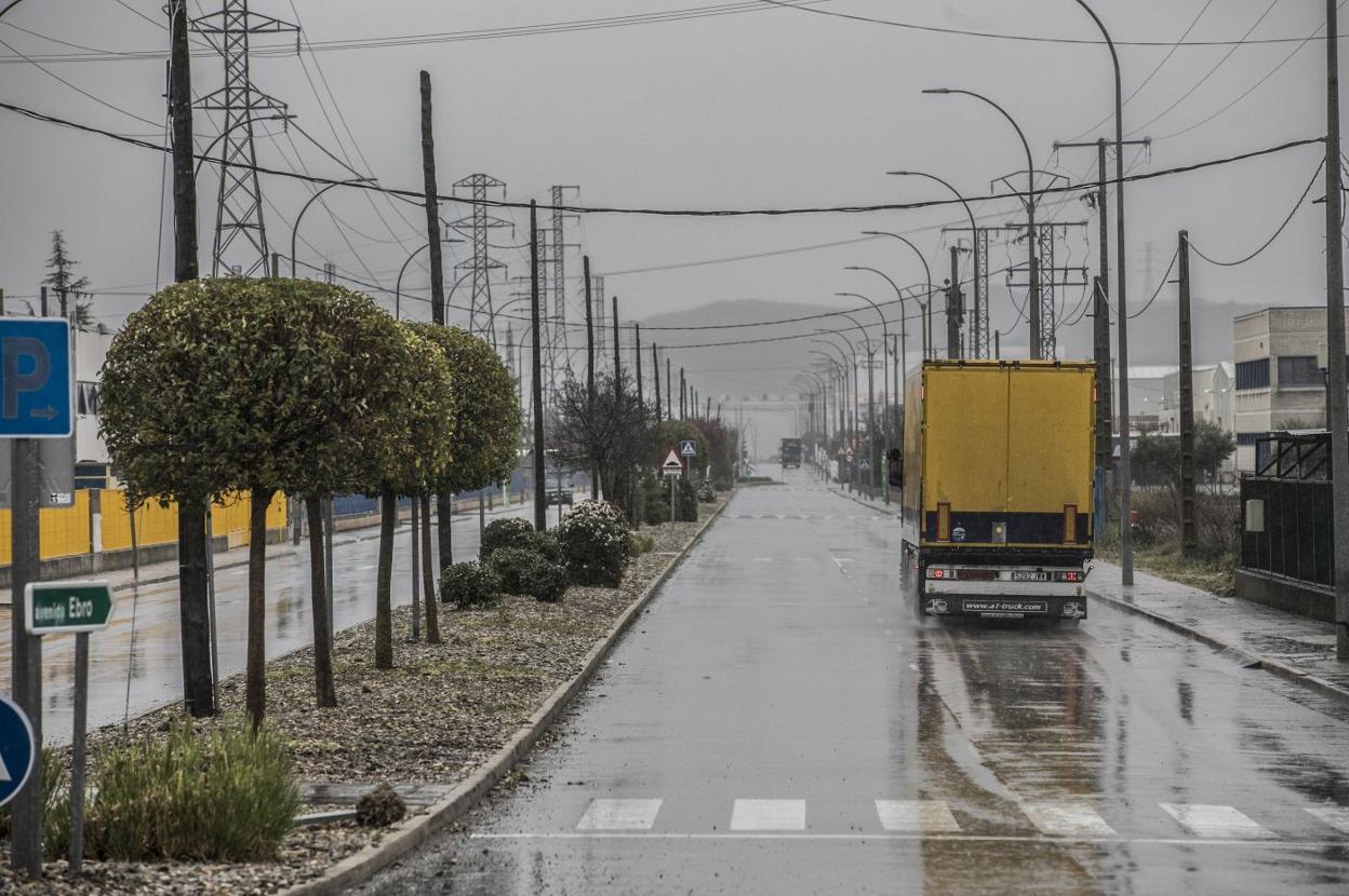 Aspecto de una de las calles del polígono El Sequero durante el estado de alarma.