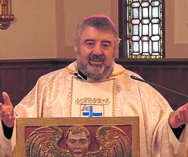 El obispo oficia la misa 'on line'