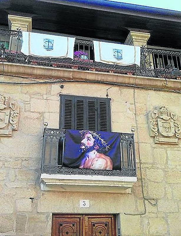 Estandartes de la cofradía de San Vicente de la Sonsierra.