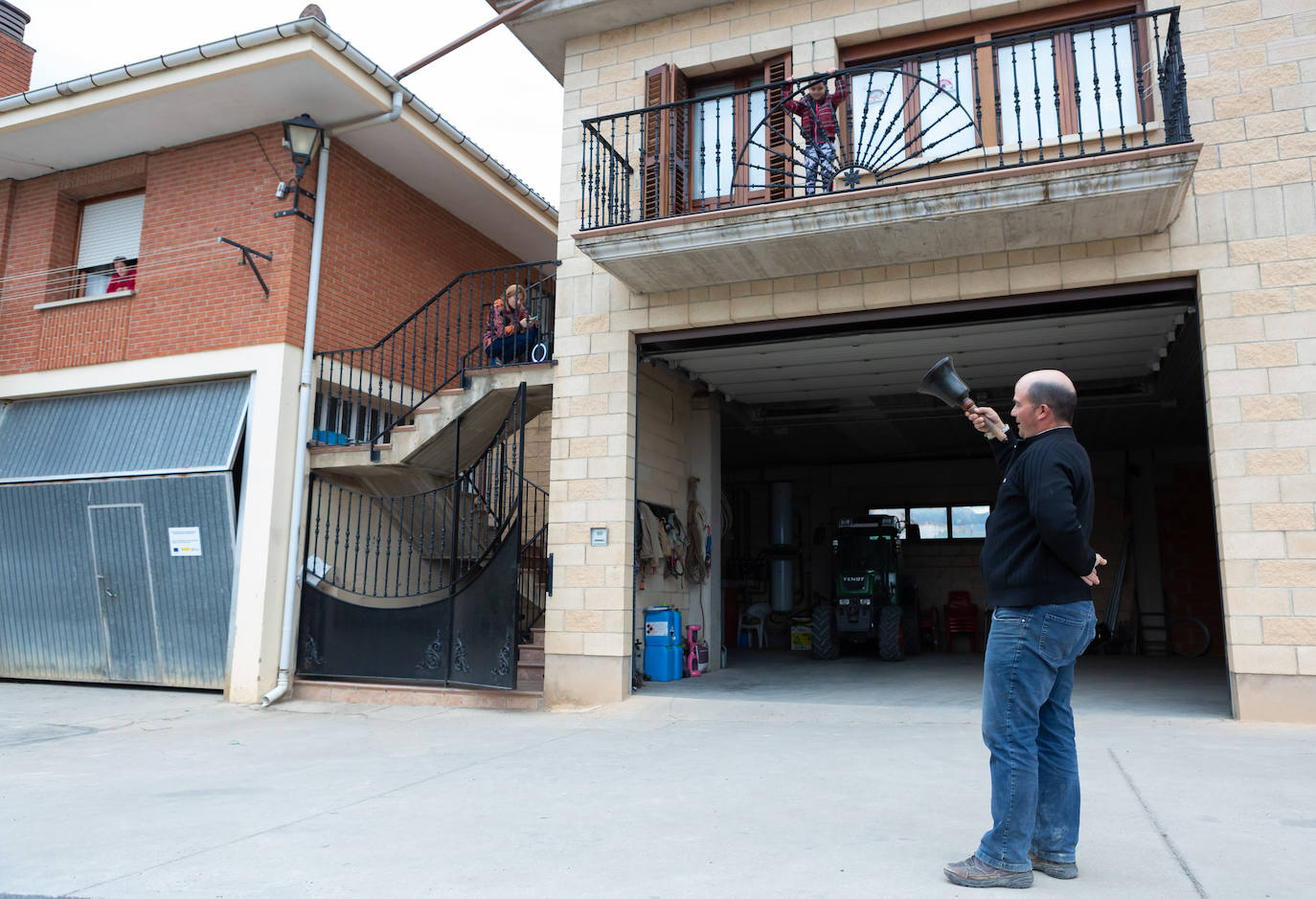 El coronavirus no impide el toque de campana en San Vicente