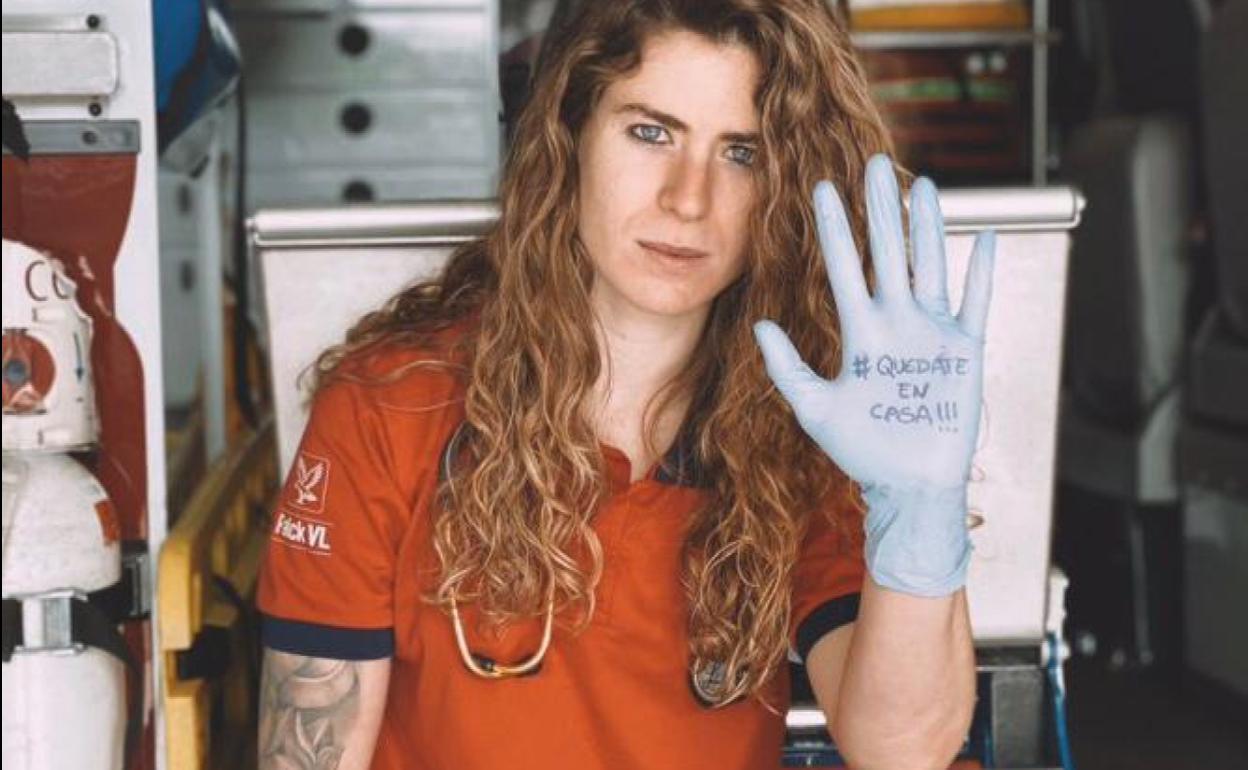 Coronavirus en La Rioja: la riojana Ana Sáenz de Pipaón, de los campos de fútbol a la ambulancia