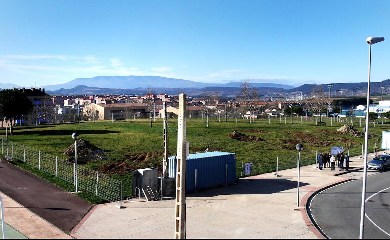 Solar donde se está construyendo el centro de Valdegastea.