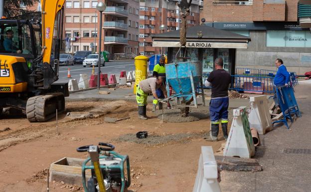 Obras de acondicionamiento de las aceras de Vara de Rey, incluidas en estos proyectos. 