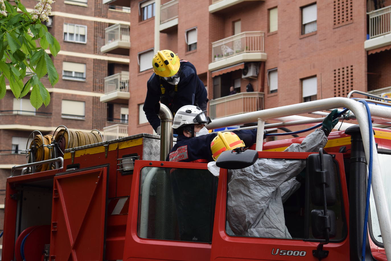 Los bomberos de Logroño se han reinventado para colaborar con las brigadas de Protección Civil y de la UTE Logroño Limpio 