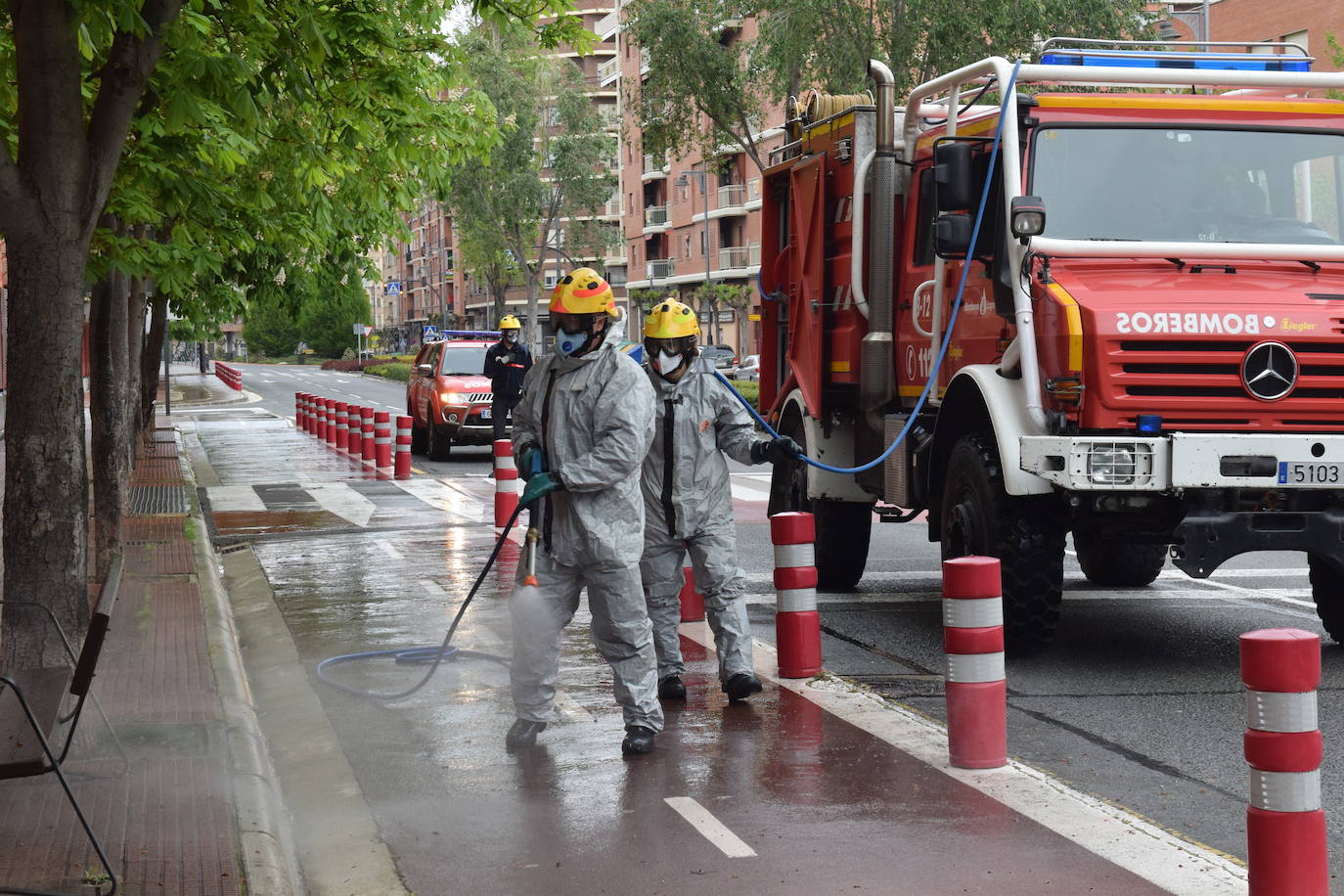 Los bomberos de Logroño se han reinventado para colaborar con las brigadas de Protección Civil y de la UTE Logroño Limpio 