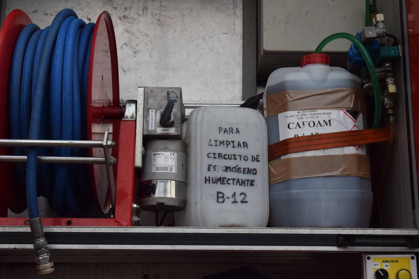 Los bomberos de Logroño se han reinventado para colaborar con las brigadas de Protección Civil y de la UTE Logroño Limpio 