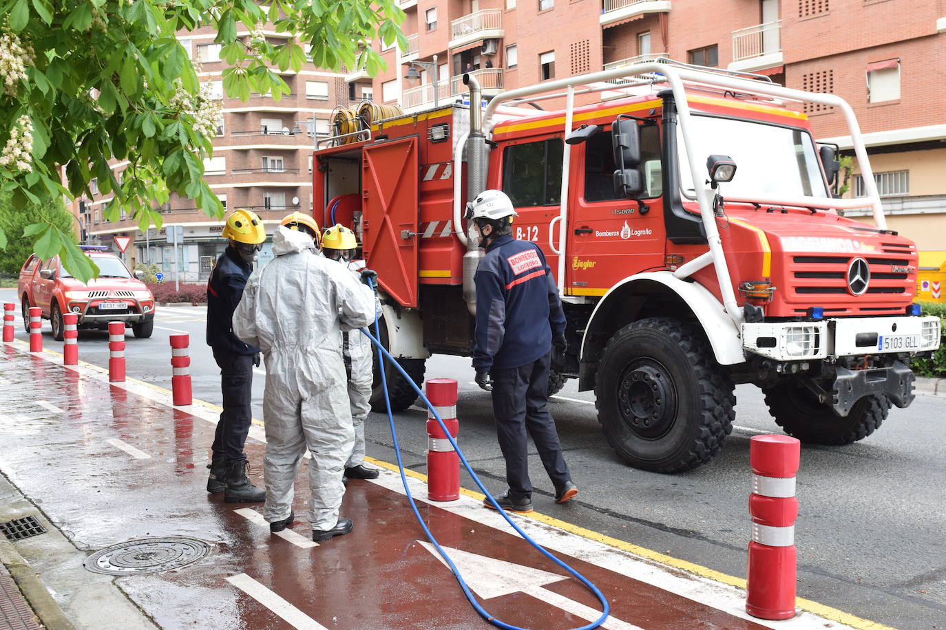 Los bomberos de Logroño se han reinventado para colaborar con las brigadas de Protección Civil y de la UTE Logroño Limpio 