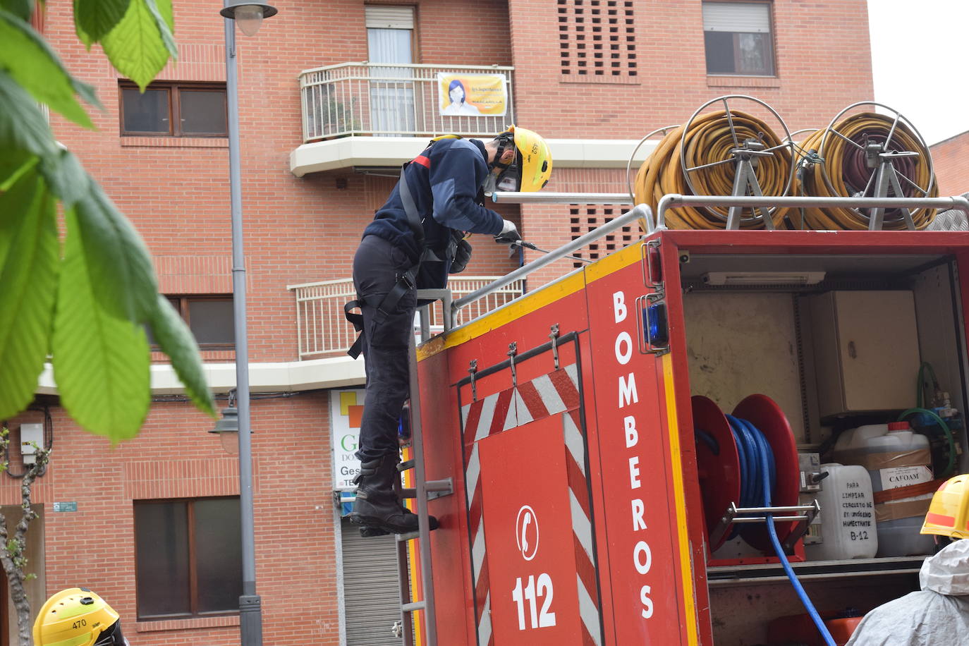 Los bomberos de Logroño se han reinventado para colaborar con las brigadas de Protección Civil y de la UTE Logroño Limpio 