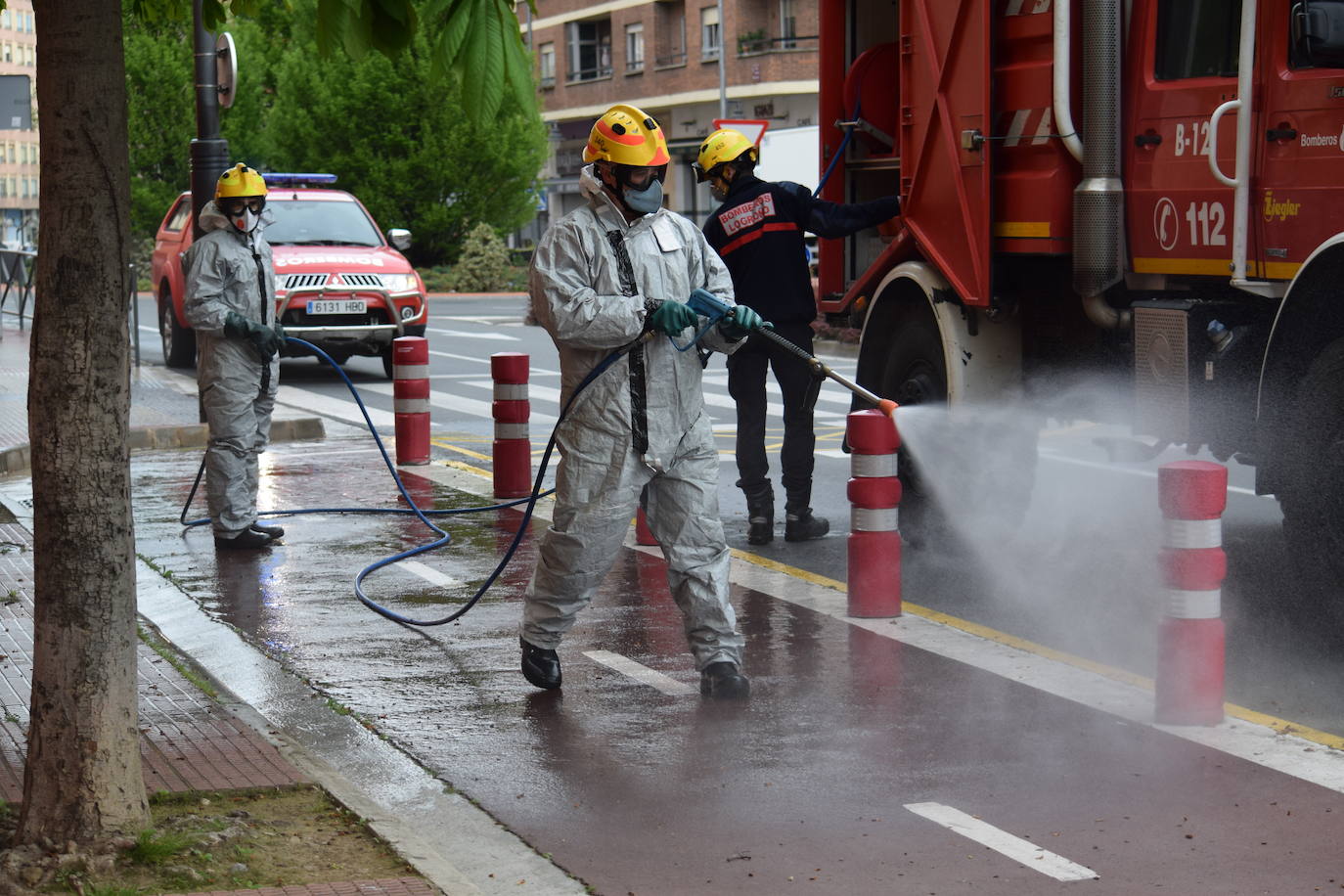 Los bomberos de Logroño se han reinventado para colaborar con las brigadas de Protección Civil y de la UTE Logroño Limpio 