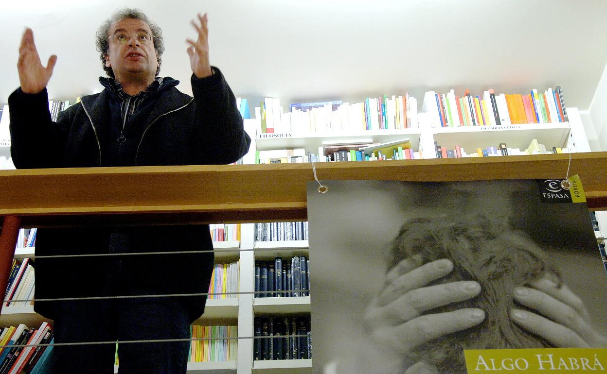 José María Calleja presenta en San Sebastián su libro 'Algo habrá hecho. Odio, muerte y miedo en Euskadi'. 