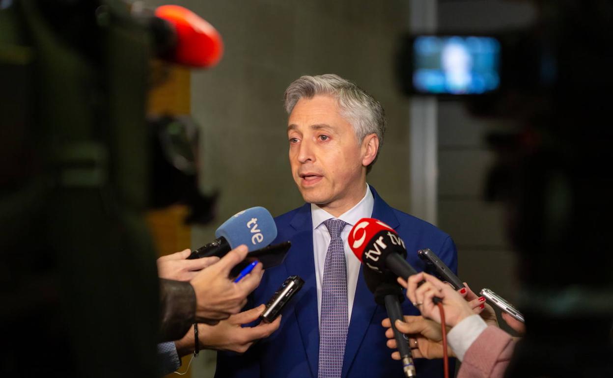 El PSOE pide la dimisión de la 'popular' Catalina Bastida por un «alegato de golpe militar»