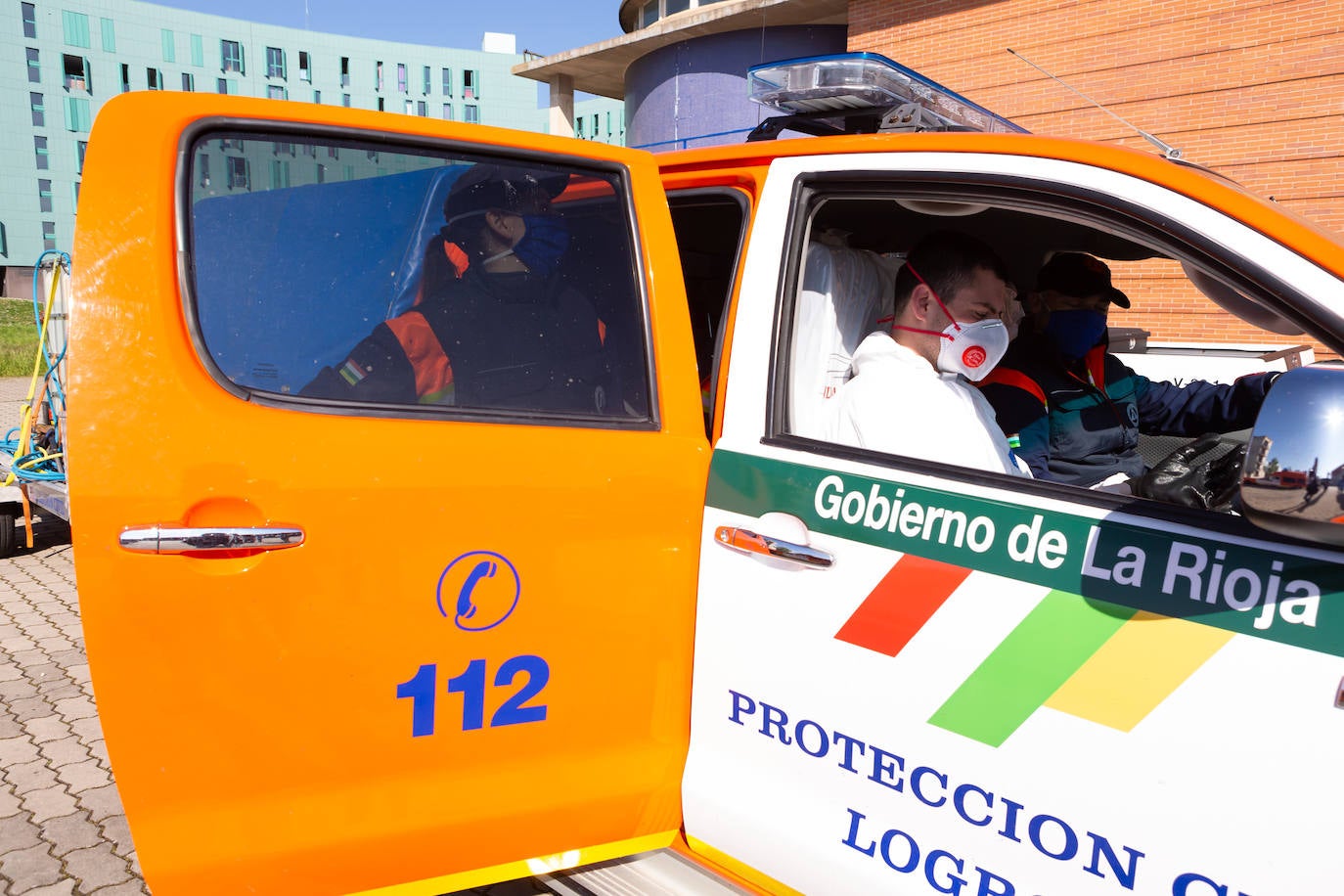 reinta y cinco voluntarios luchan contra el COVID-19