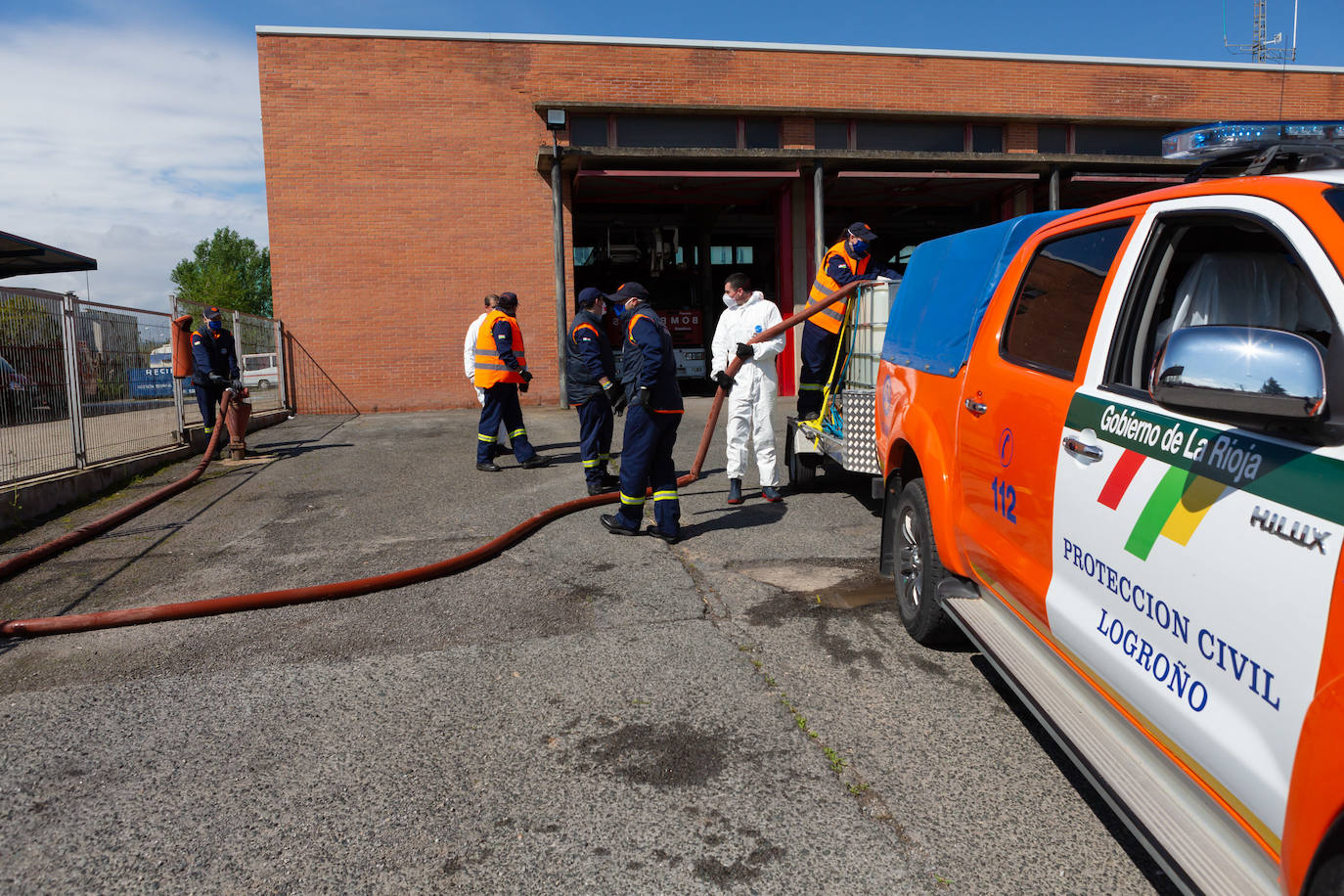 reinta y cinco voluntarios luchan contra el COVID-19