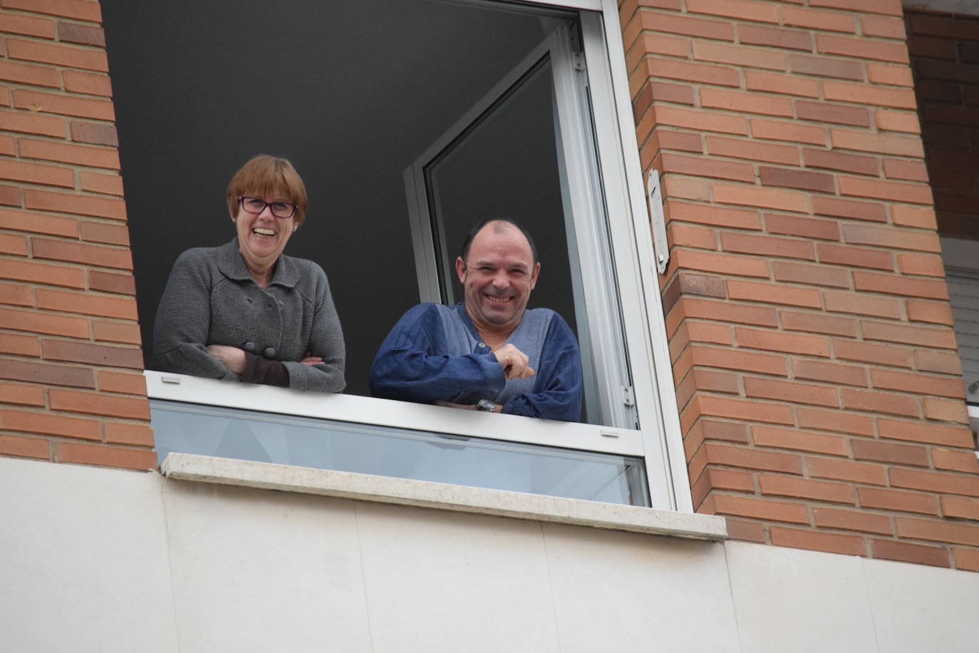 Este sábado 25 de abril, como el primer día, Logroño sigue homenajeando a los sanitarios.