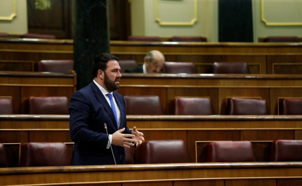 Jon Iñarritu, diputado de Bildu, durante la sesión de control al Gobierno del miércoles en el Congreso.