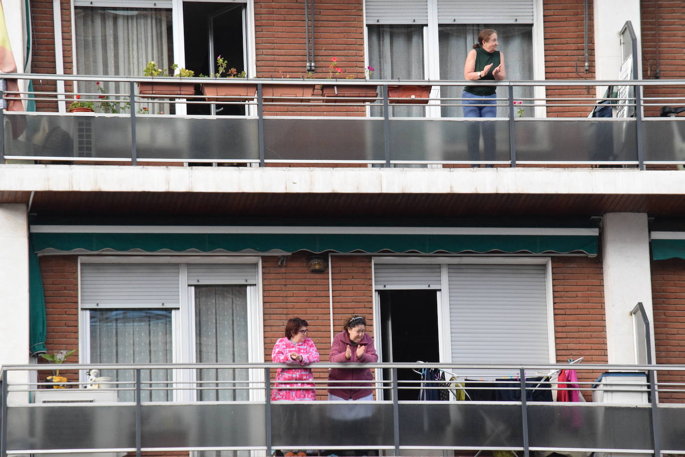 Los ciudadanos siguen mostrando su respeto a quienes están en primera línea de esta lucha contra el coronavirus 