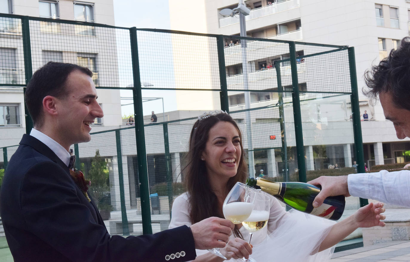 Los ciudadanos no faltan a su cita en los balcones, esta vez con un evento muy especial en urbanización electra