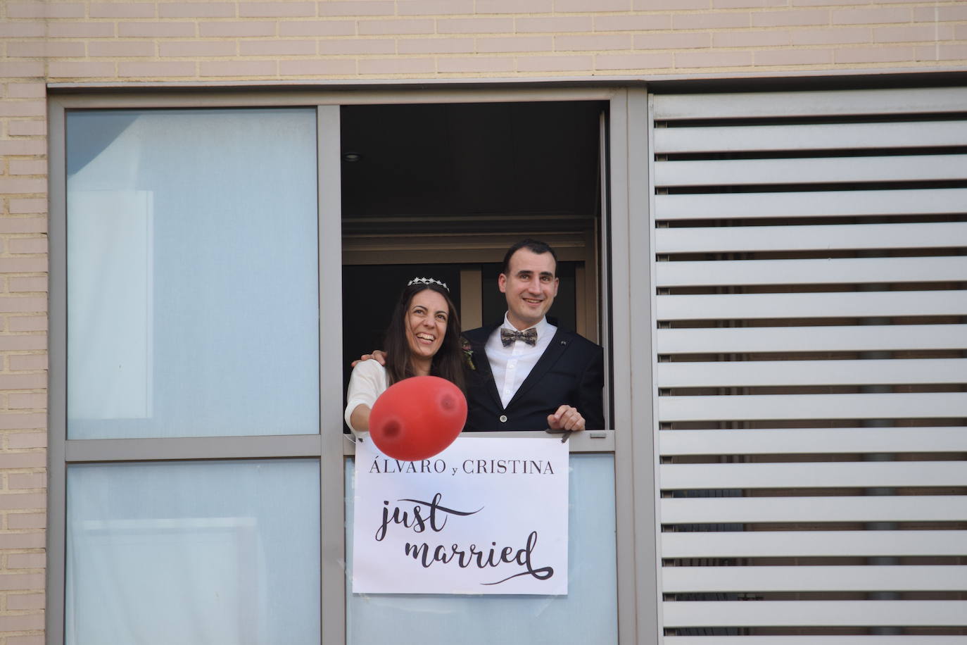 Los ciudadanos no faltan a su cita en los balcones, esta vez con un evento muy especial en urbanización electra