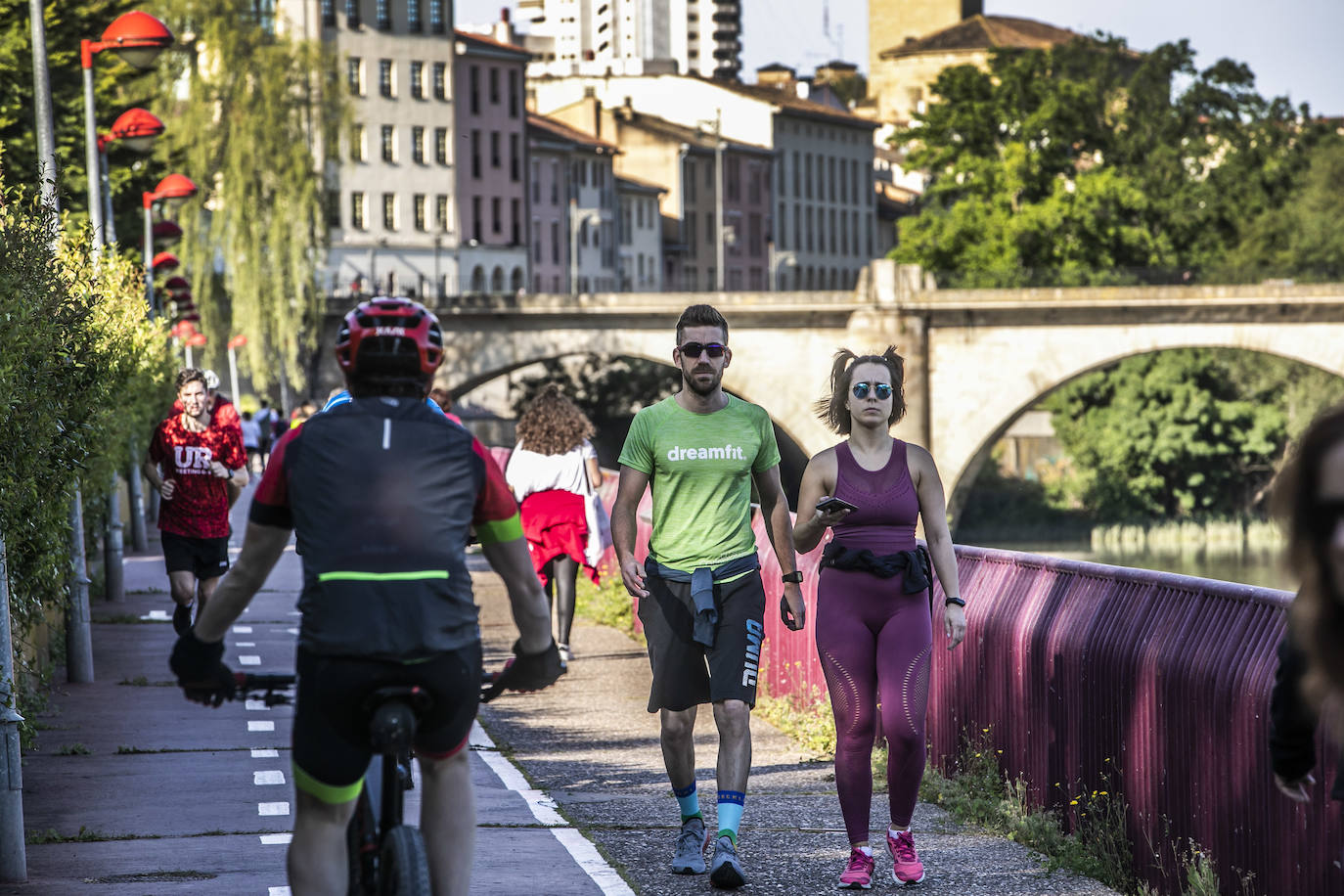 Fotos: Logroño sale a la calle a pasear y a hacer deporte