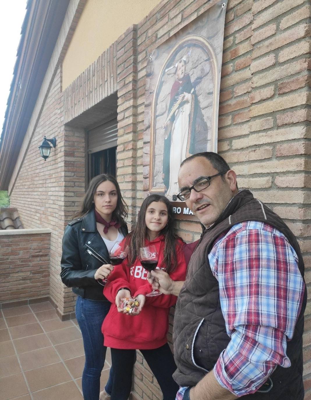 La semana pasada Rincón de Olivedo celebró San Pedro Mártir de Verona. El programa incluyó misa por Facebook, disfraces, gincana, ronda, almuerzo y 'pobre de mí' en los balcones.
