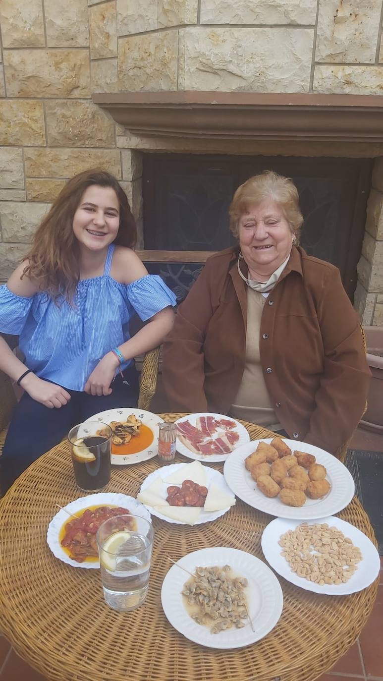 La semana pasada Rincón de Olivedo celebró San Pedro Mártir de Verona. El programa incluyó misa por Facebook, disfraces, gincana, ronda, almuerzo y 'pobre de mí' en los balcones.