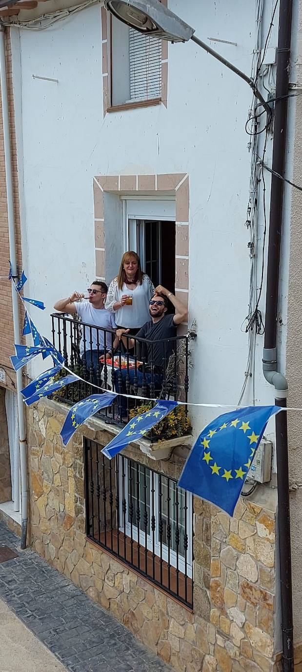 La semana pasada Rincón de Olivedo celebró San Pedro Mártir de Verona. El programa incluyó misa por Facebook, disfraces, gincana, ronda, almuerzo y 'pobre de mí' en los balcones.