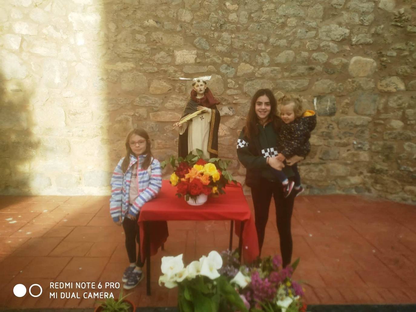 La semana pasada Rincón de Olivedo celebró San Pedro Mártir de Verona. El programa incluyó misa por Facebook, disfraces, gincana, ronda, almuerzo y 'pobre de mí' en los balcones.