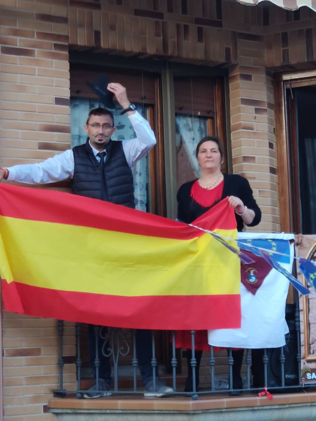 La semana pasada Rincón de Olivedo celebró San Pedro Mártir de Verona. El programa incluyó misa por Facebook, disfraces, gincana, ronda, almuerzo y 'pobre de mí' en los balcones.